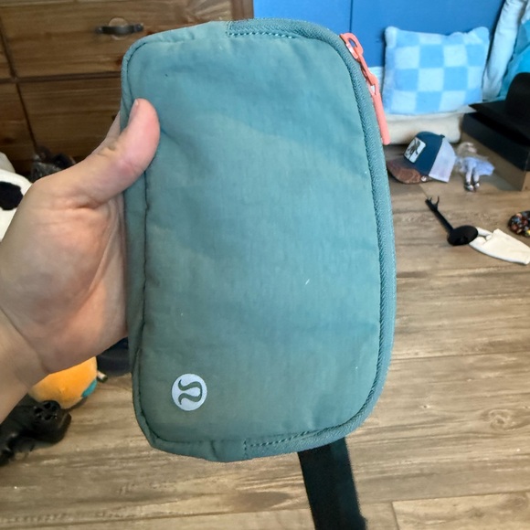 lululemon athletica Olive Belt Bag - Picture 2 of 3